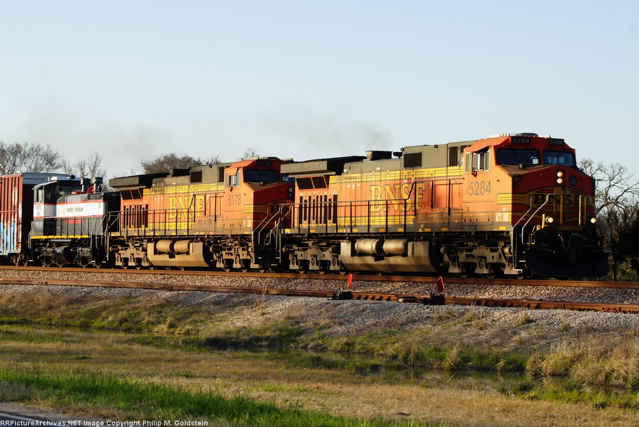 BNSF 5284, 5178, KMTX 404